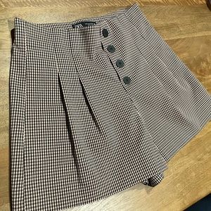 Zara High Waisted Pleated Shorts in Plaid - US Medium